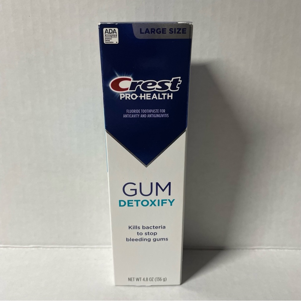 🦋$5🦋 Crest gum detoxify - large size 4.8 oz